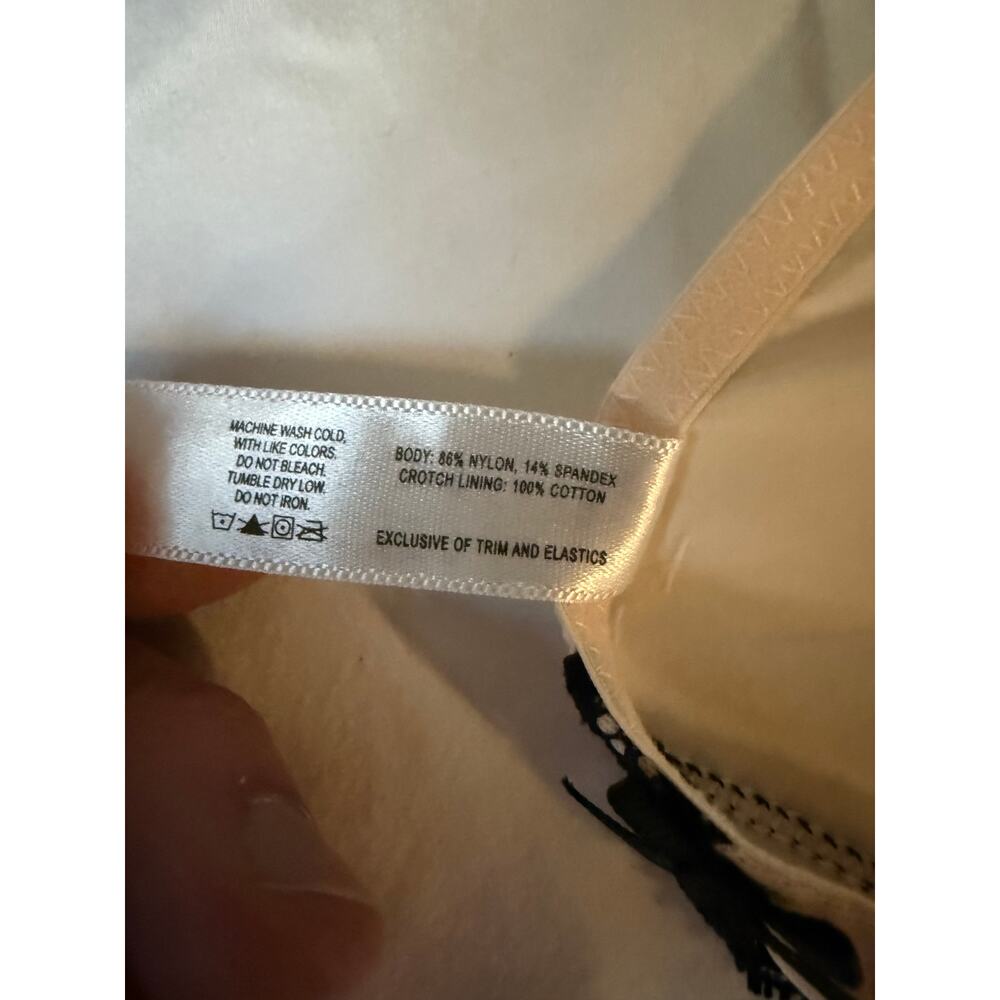 NWOT Barely There Nude Thong Panty Size L/7 Lace Trim Nylon Spandex - Picture 5 of 5